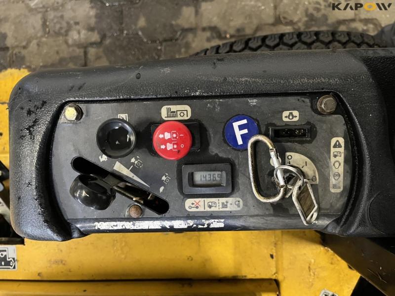 Hustler Fastrak SD lawn mower 15