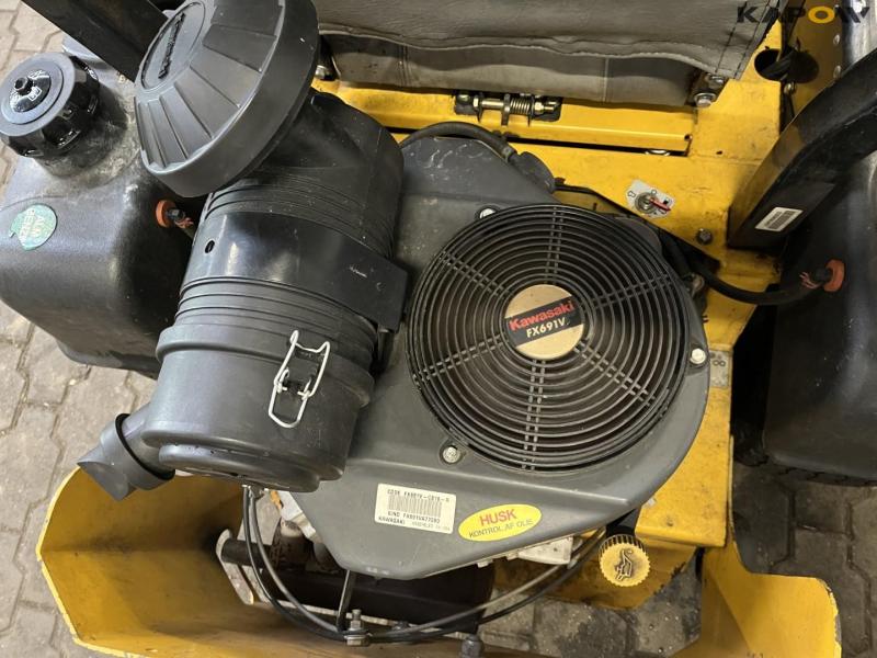 Hustler Fastrak SD lawn mower 16