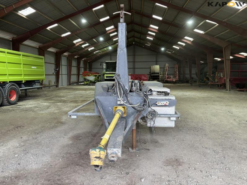 Hvamø hook lift with its own hydraulics 2