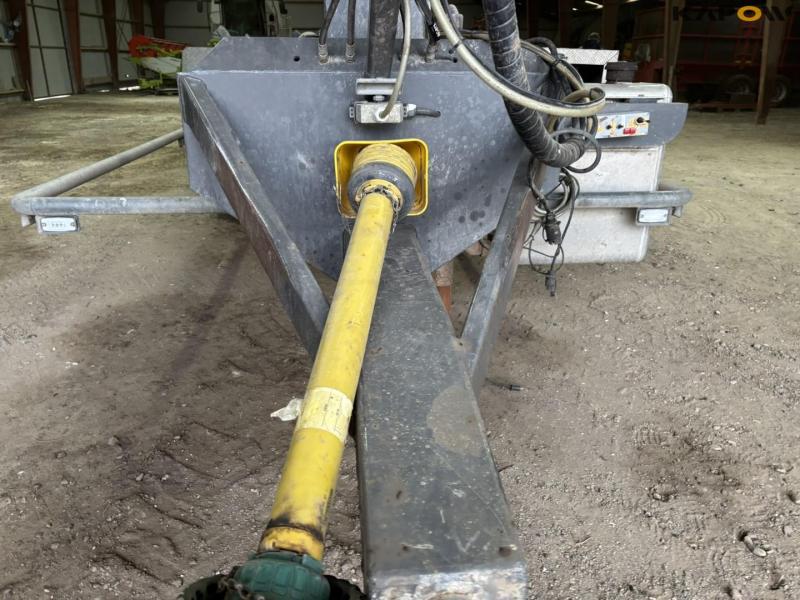 Hvamø hook lift with its own hydraulics 11