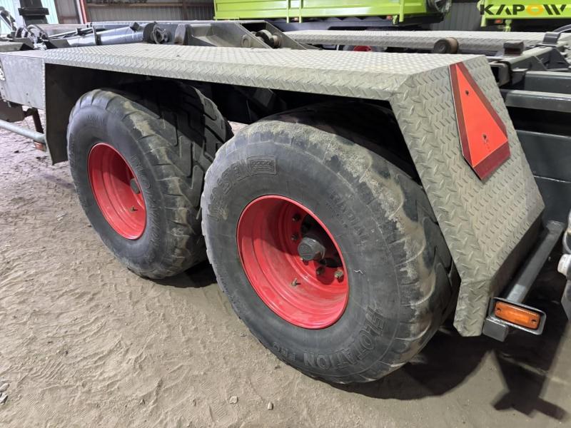 Hvamø hook lift with its own hydraulics 31