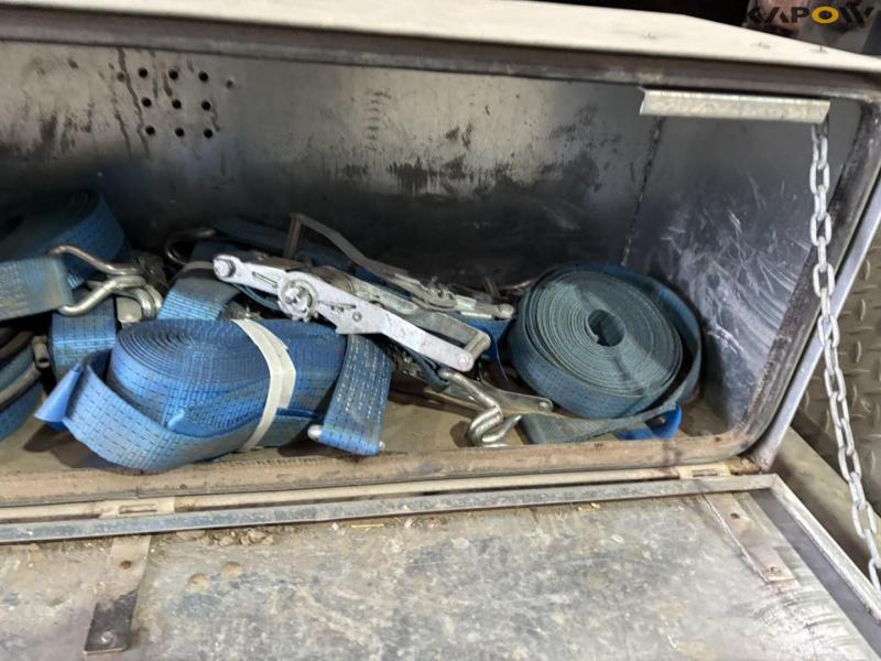 Hvamø hook lift with its own hydraulics 38