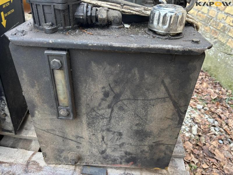 Hydraulic station 22