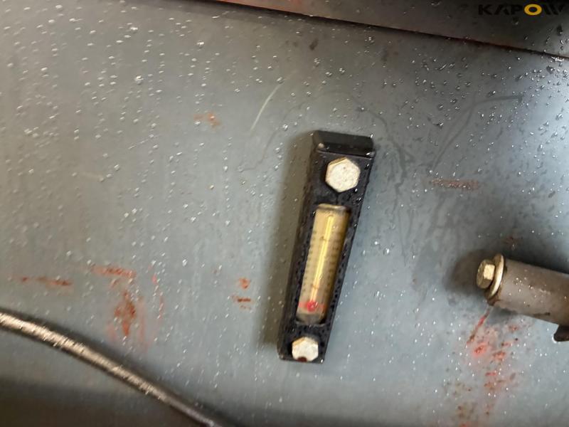 Hydraulic tank with cooler 26