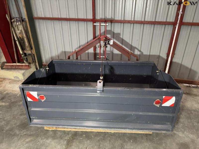 Hydraulic rear tip bucket 22