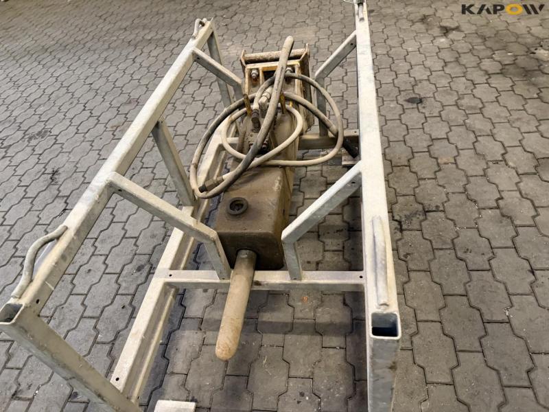 Hydraulic hammer with Hydrema hitch 8