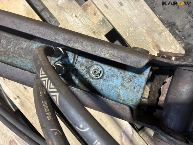 Hydraulic hammer 7