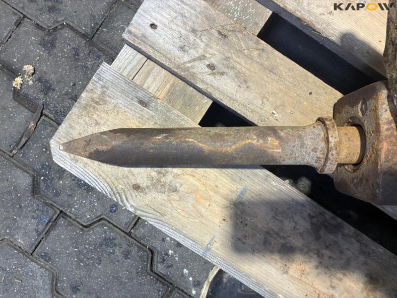 Hydraulic hammer 11