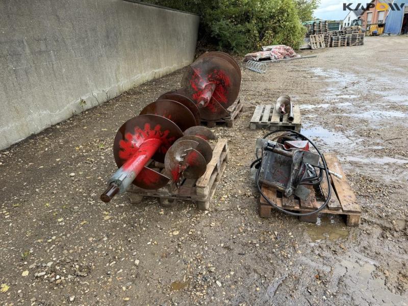 Hydraulic earth auger with Hydrema hitch 4