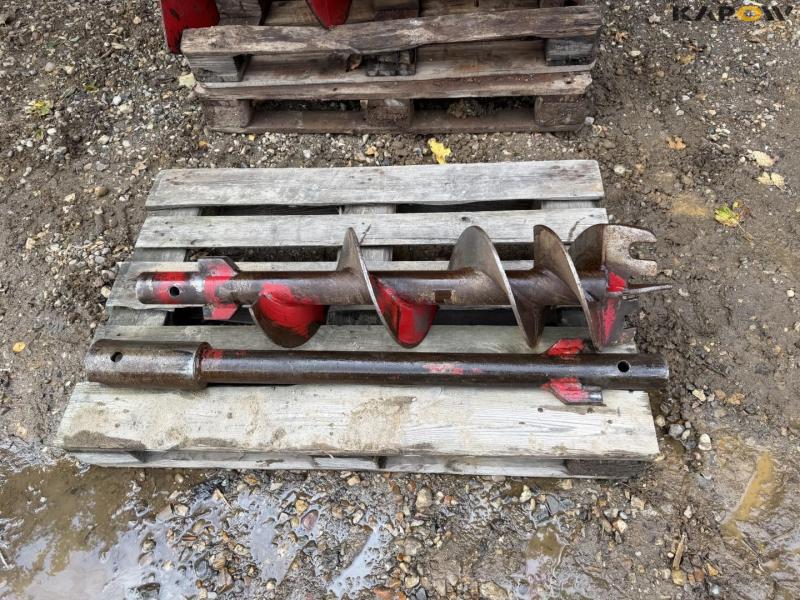 Hydraulic earth auger with Hydrema hitch 18