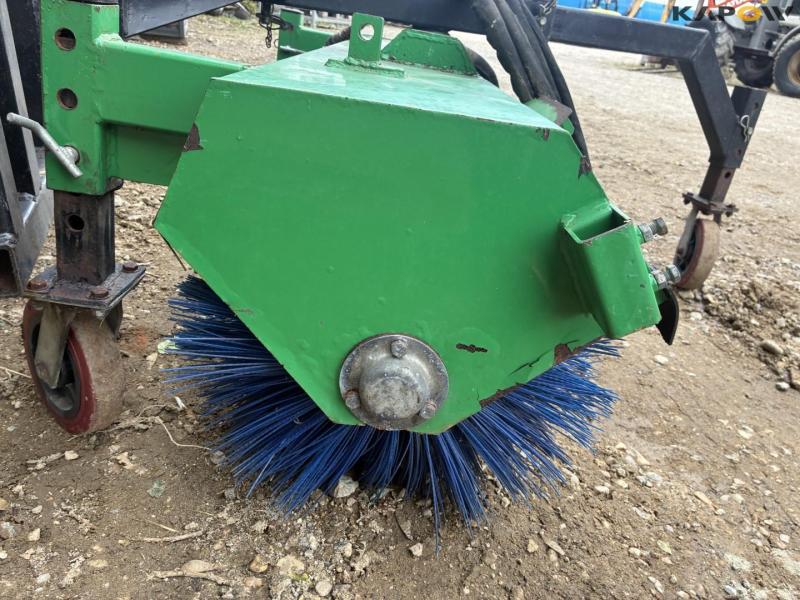 Hydraulic broom 150cm with Euro hitch. 17
