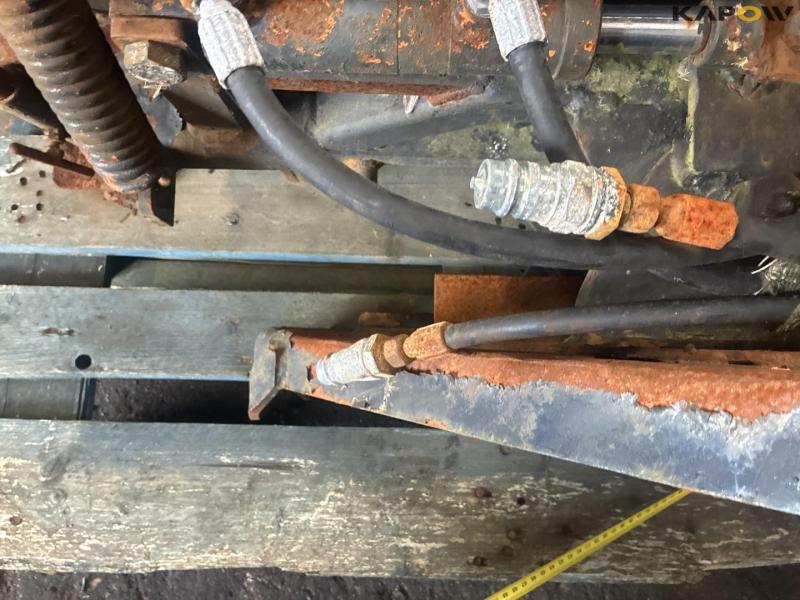 Hydraulic scraper blade for A-frame 17