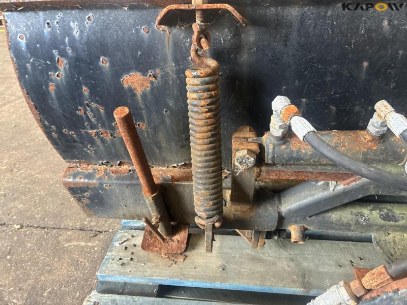 Hydraulic scraper blade for A-frame 18