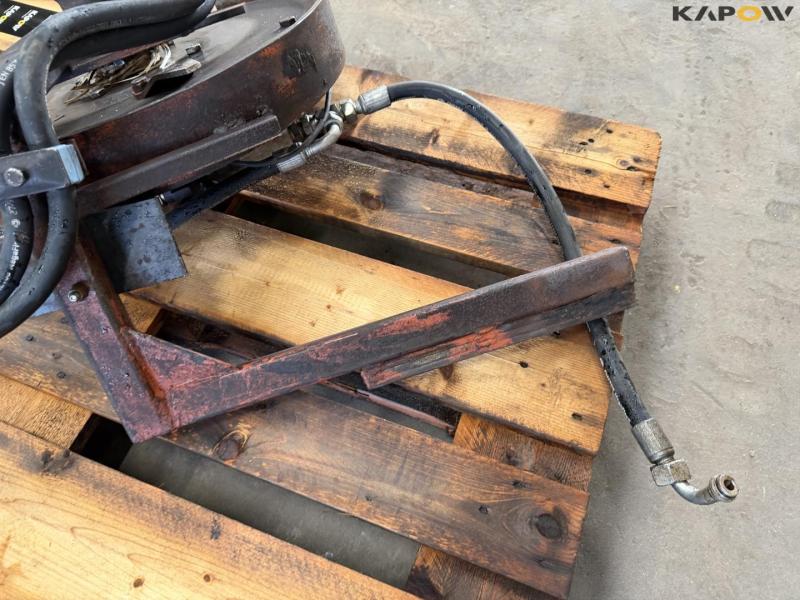 Hydraulic spreader 9