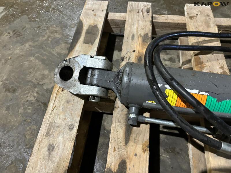 Hydraulic top link 7