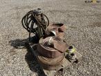 Hydraulically driven pump with 4