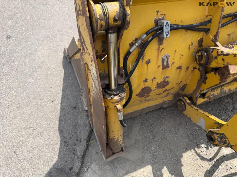 Hydrema 806 CLS backhoe loader 13