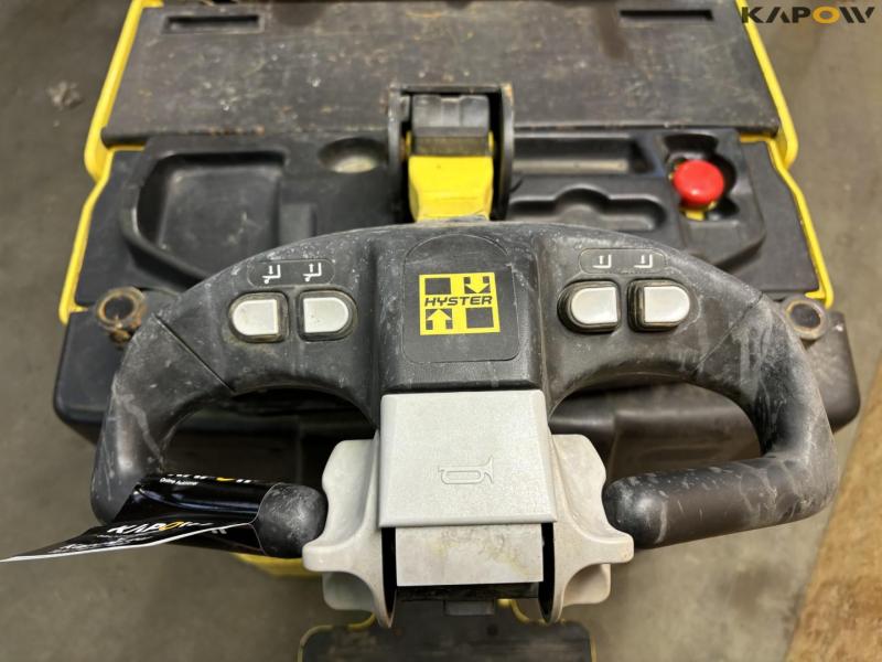 Hyster electric stacks 11