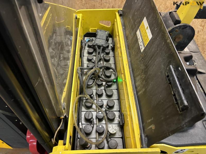Hyster electric stacks 15