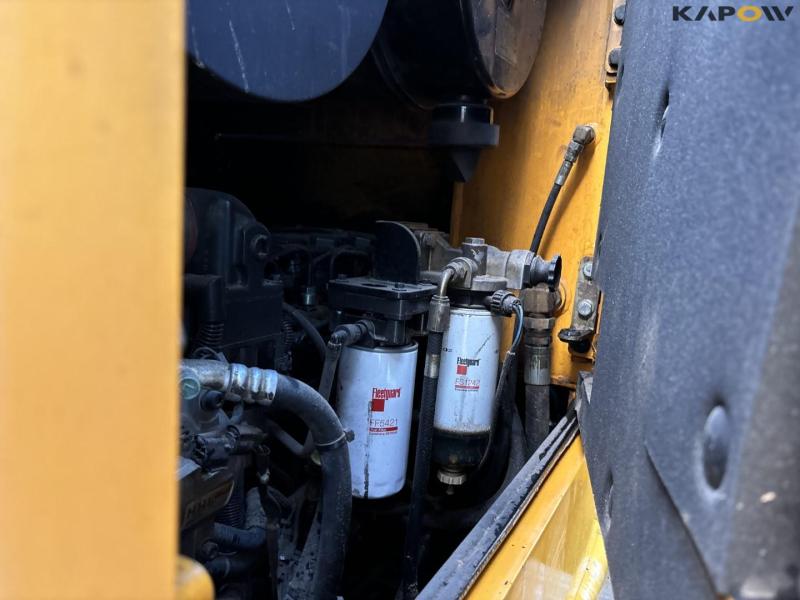 Hyundai HL757-7A wheel loader 29