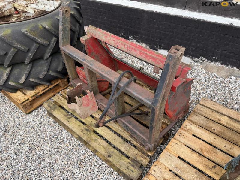 IH 685 XL tractor with front loader 65