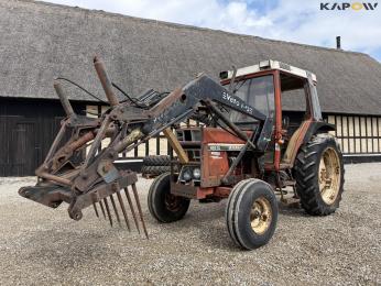 IH 685 XL tractor with front loader