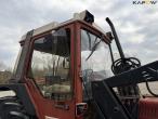 IH 685 XL tractor with front loader 21
