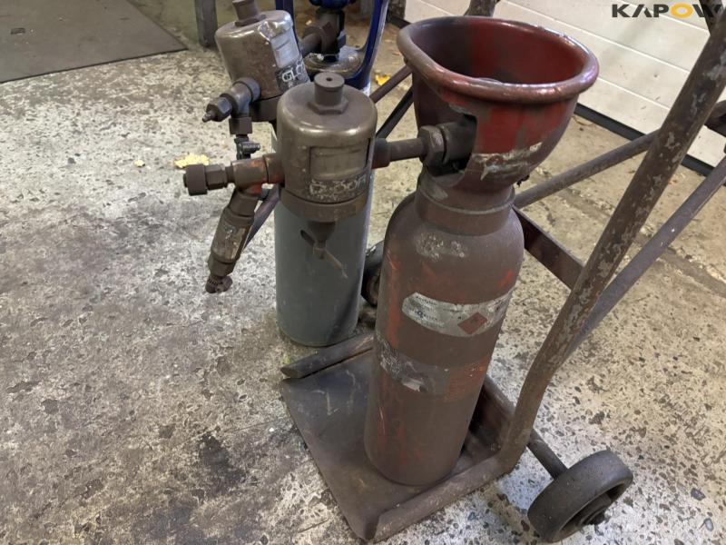 Oxygen and gas set with bottles 6