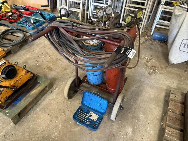 Oxygen and gas set with equipment 4