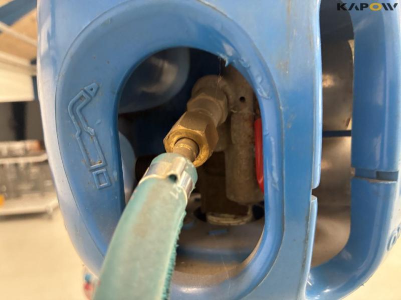 Oxygen and gas set 16