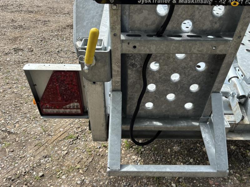 Indespension Ad27bt machine trailer 2700 kg 26
