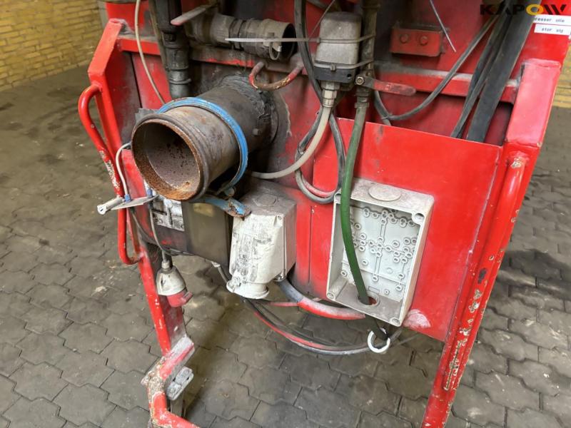 Industrial vacuum cleaner 13