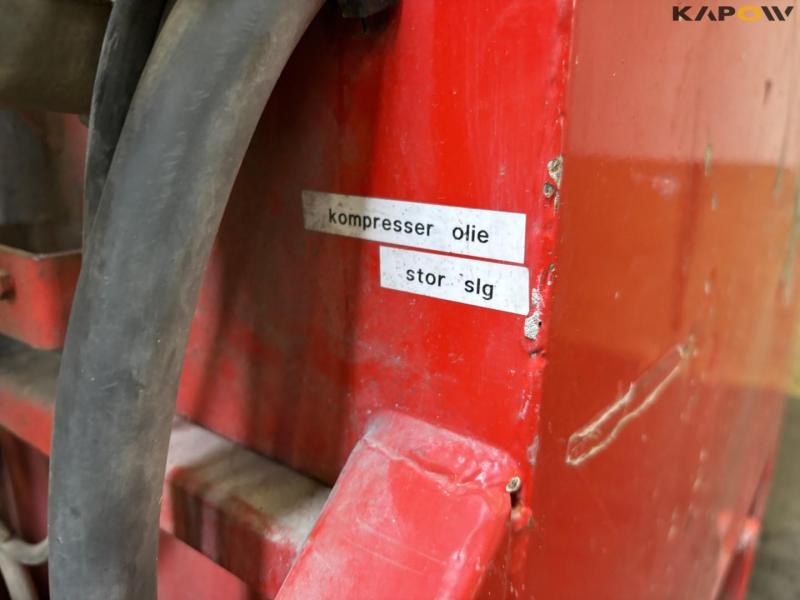 Industrial vacuum cleaner 14