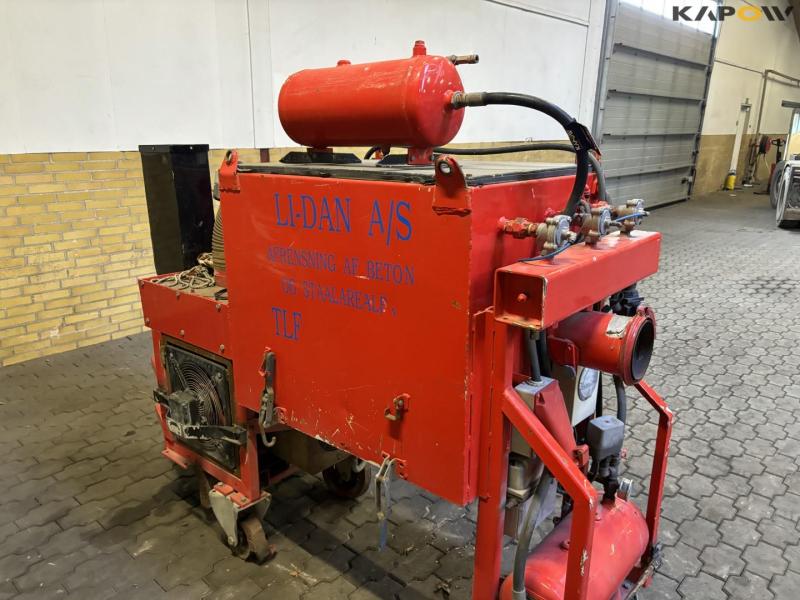 Industrial vacuum cleaner 13