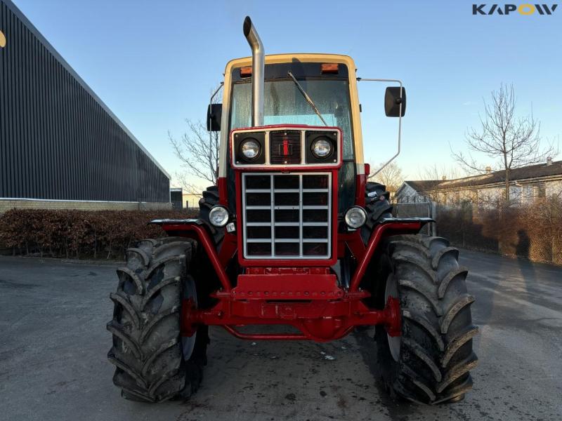 International Harvester 886 tractor 2