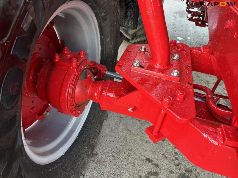 International Harvester 886 tractor 13