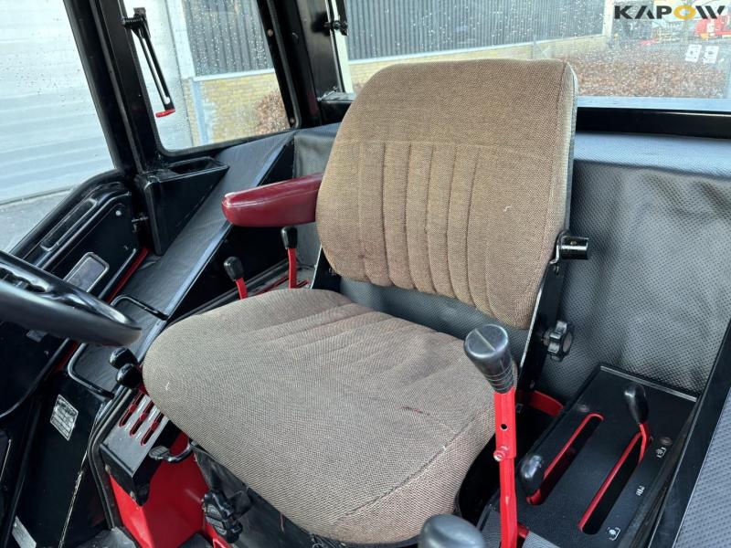 International Harvester 886 tractor 36