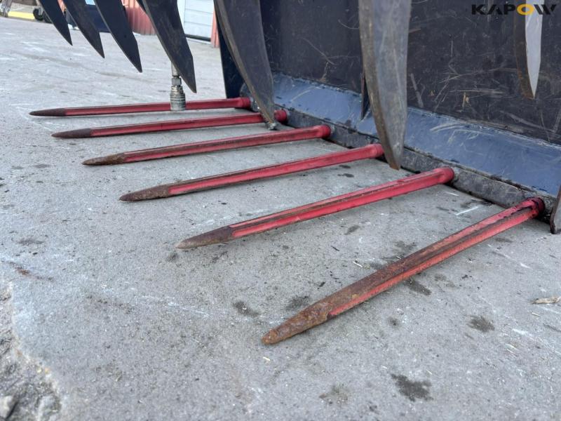 Intertech grab handle with Eurotrac hitch 11