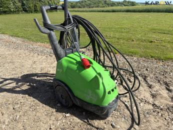 IPC high-pressure cleaner with hose