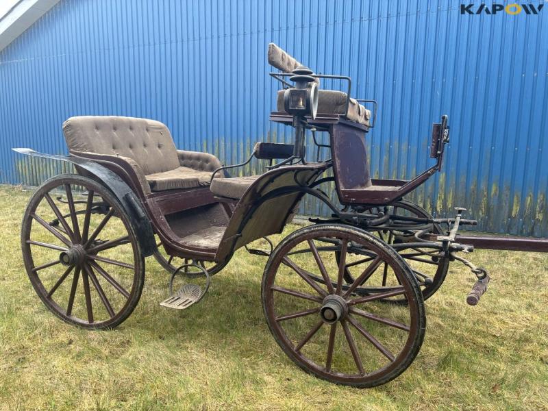 J.H. Hildebrandt horse-drawn carriage 2