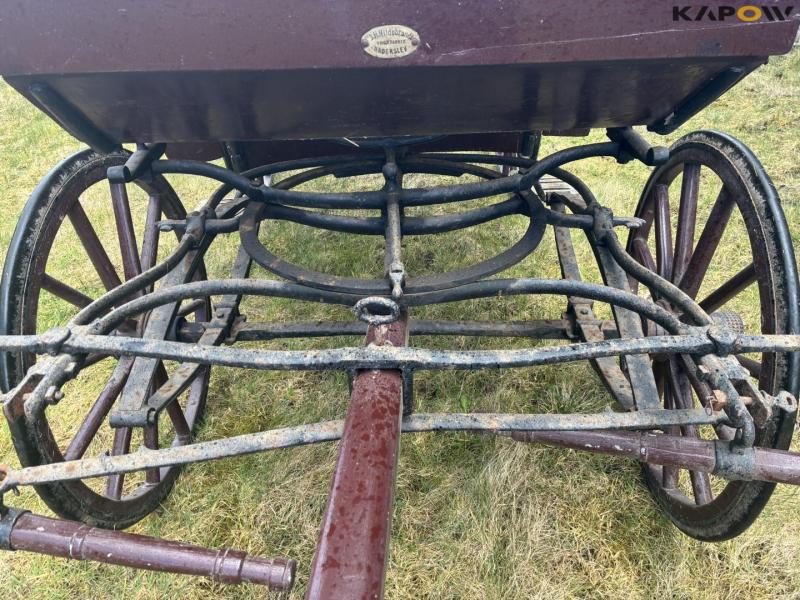 J.H. Hildebrandt horse-drawn carriage 24