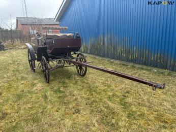 J.H. Hildebrandt horse-drawn carriage