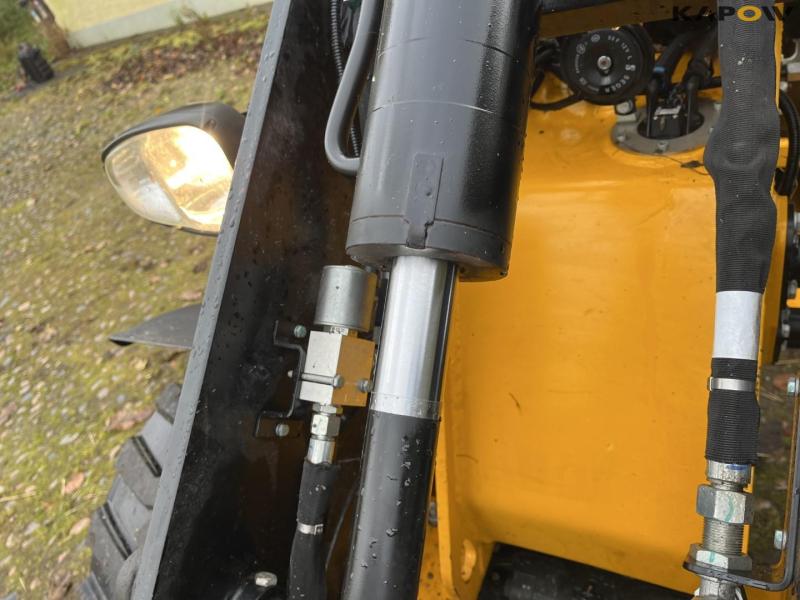 JCB 403 skid steer loader 11