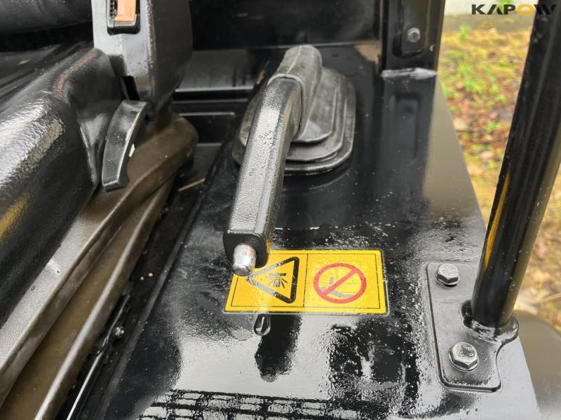 JCB 403 skid steer loader 33