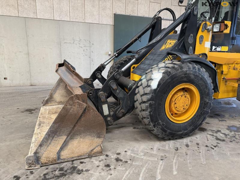 JCB 426 loader 8