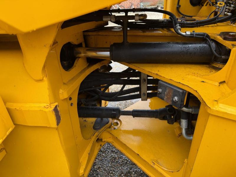 JCB 427 Agri wheel loader 19