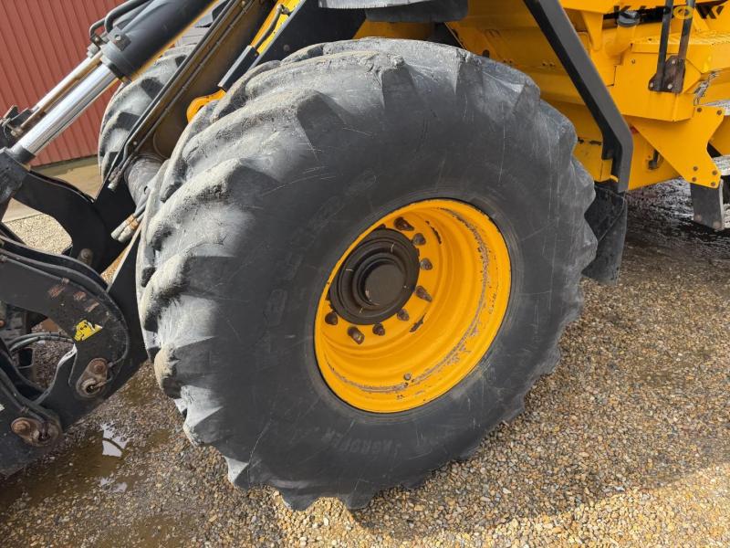 JCB 427 Agri wheel loader 53