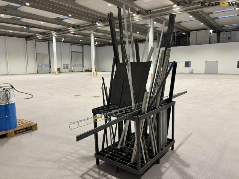 Iron holder with contents 4