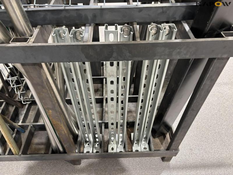 Iron holder with contents 16