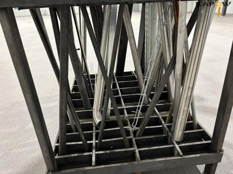 Iron holder with contents 21